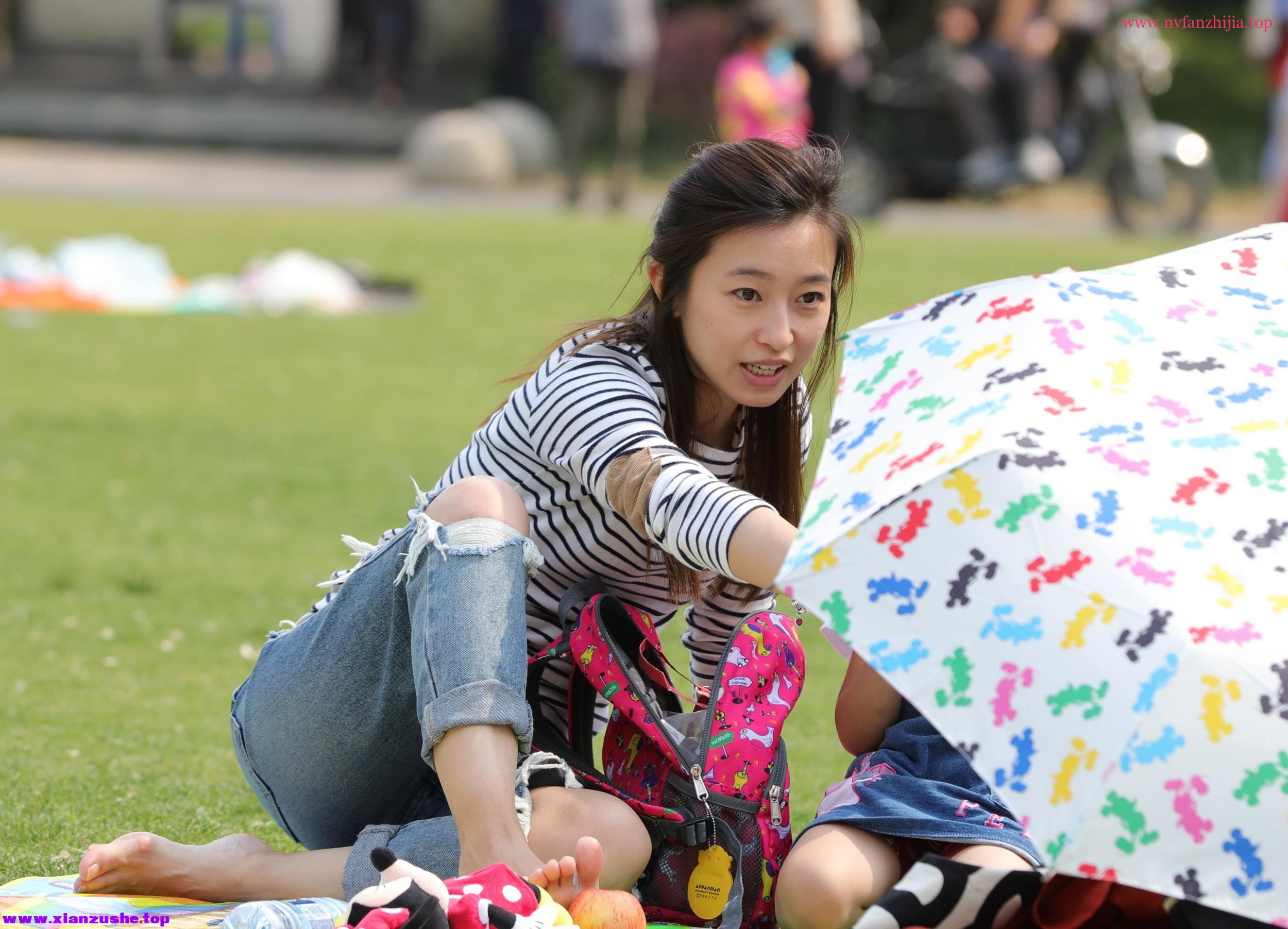 女人味十足的性感少妇，一双略带趾骨的素足原来也可以这么完美 第二套 63P