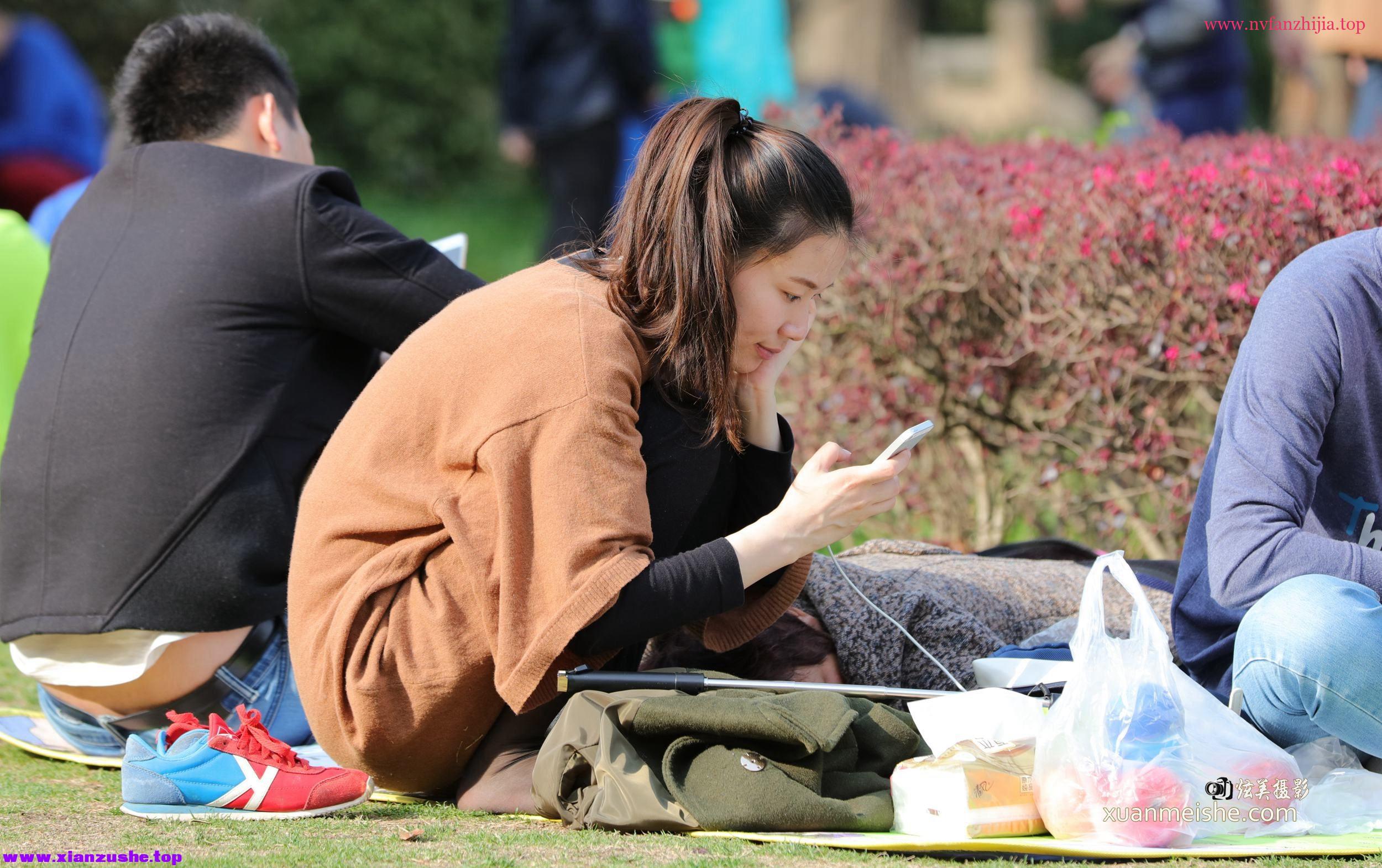 好不容易出现的漂亮少F黑丝，这姿势实在难下手（14P）